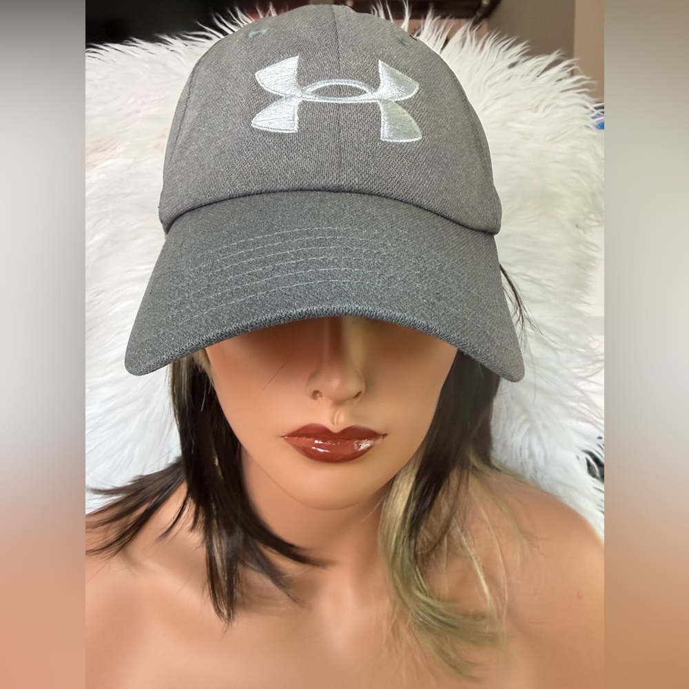 Under Armour Free Fit Gray Logo Baseball Cap
